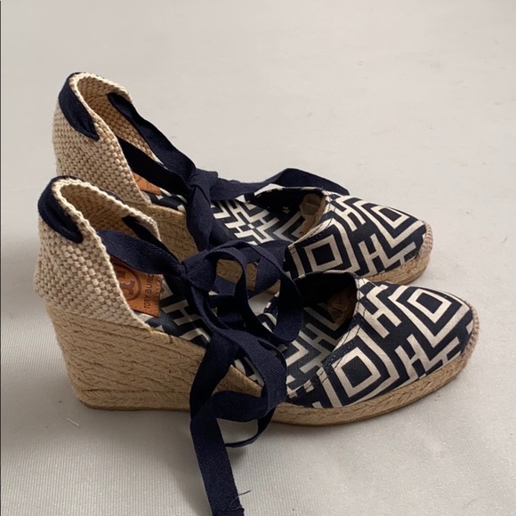 Tory Burch Clubhouse navy and cream geometric espadrilles 39 - Picture 2 of 11